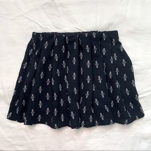 Abercrombie and Fitch Women Size 0 Junior size 4 Navy Blue Flowy Skort